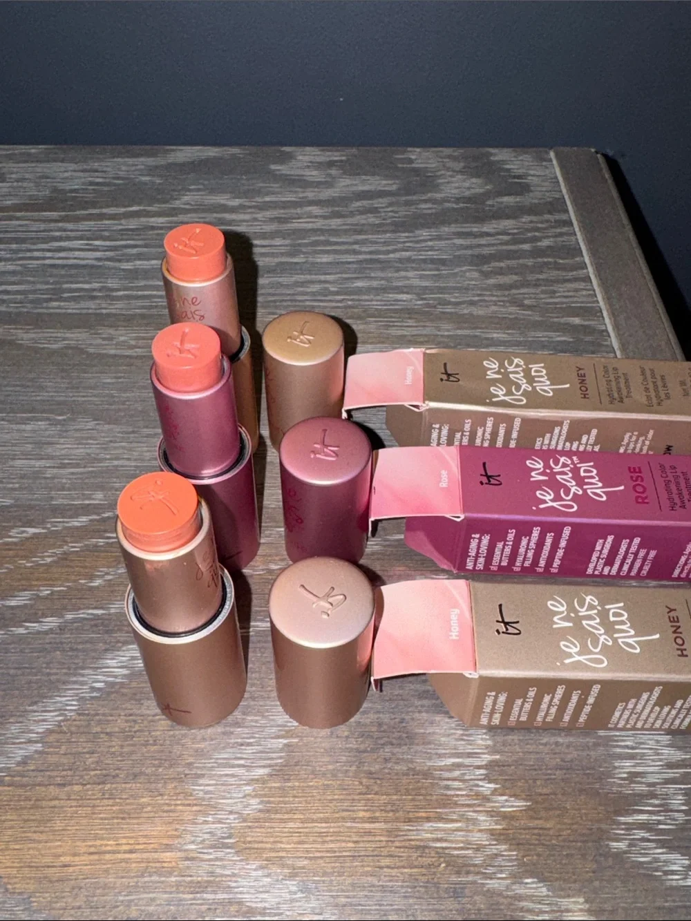 it cosmetics Je Ne Sais Quoi Hydrating Lip Treatments - Rose & 2 Honey NIB